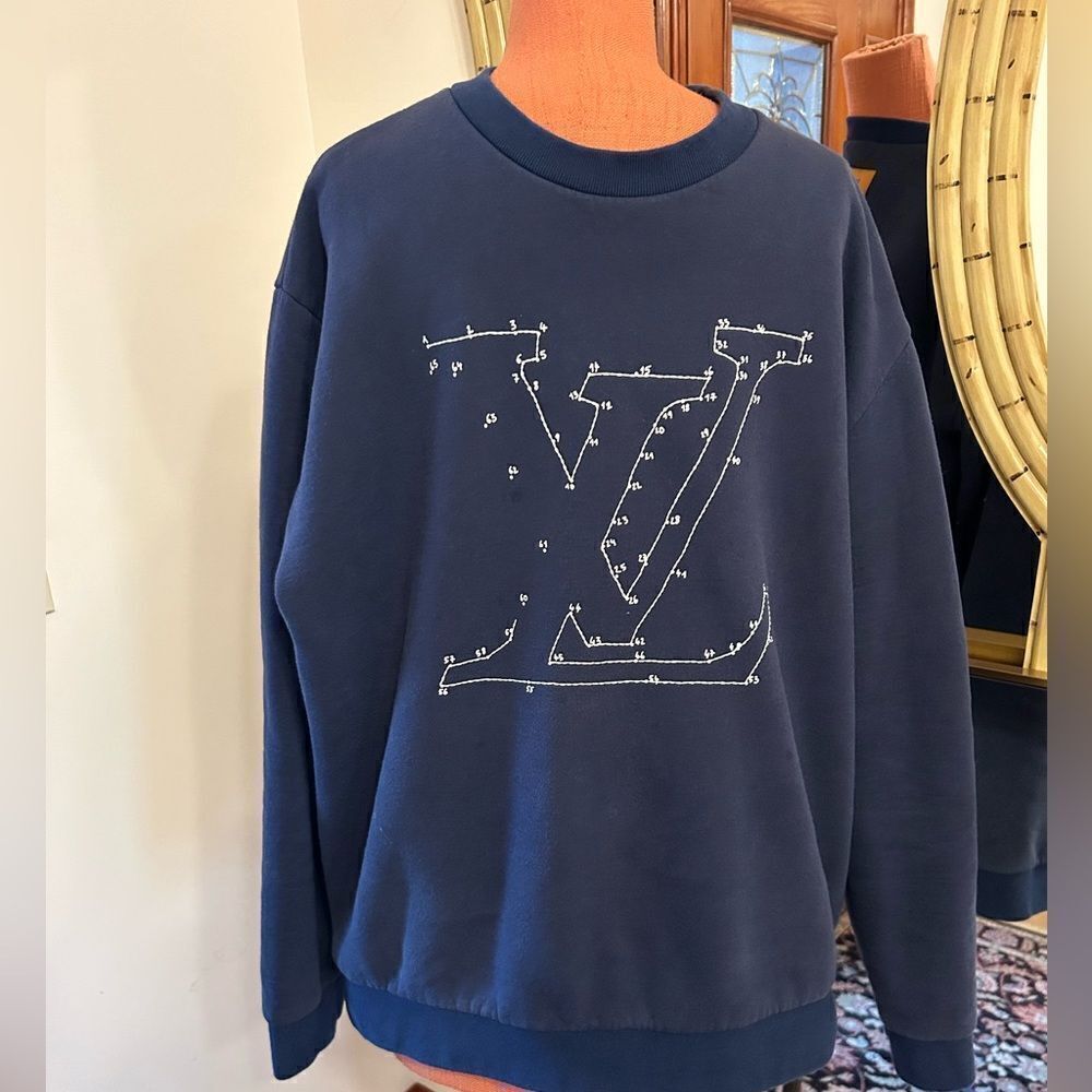 Men’s Louis Vuitton, LV stitch, embroidered sweatshirt size XXL made in Italy